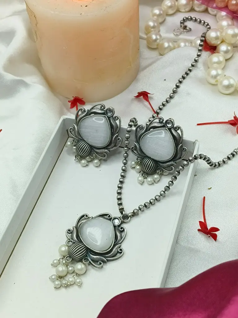 Motif Necklace set